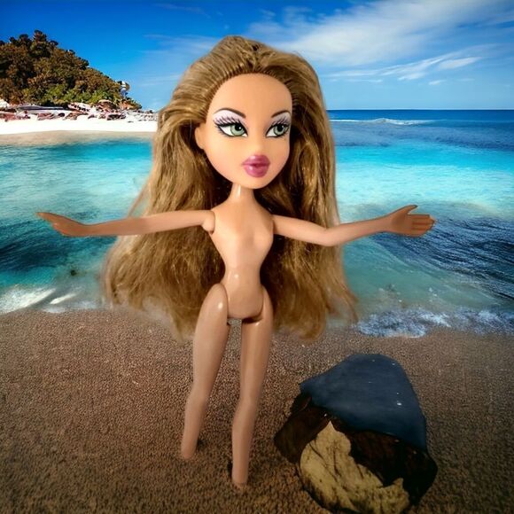 Bratz Slumber Party Yasmin No Clothes Or Feet Vintage 2003 Green Eyes Pink Lips. - Picture 14 of 16